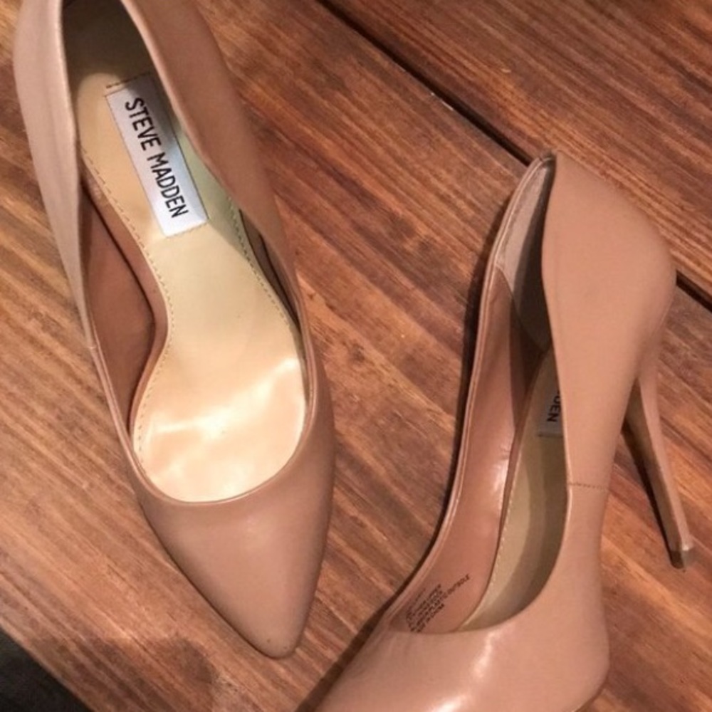 Steve Madden Nude Pumps